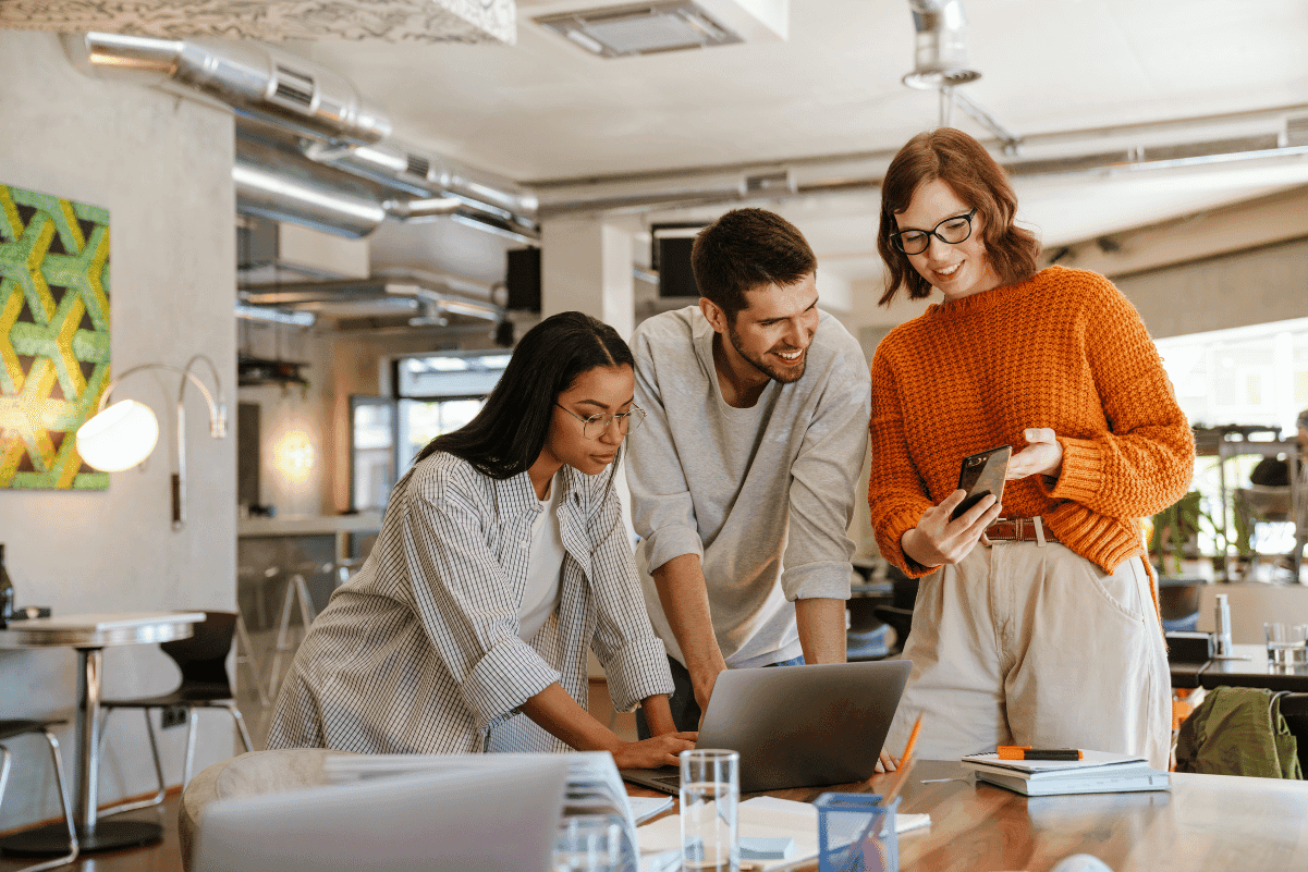 Tips for Choosing the Right HR & Payroll Provider for Small Businesses